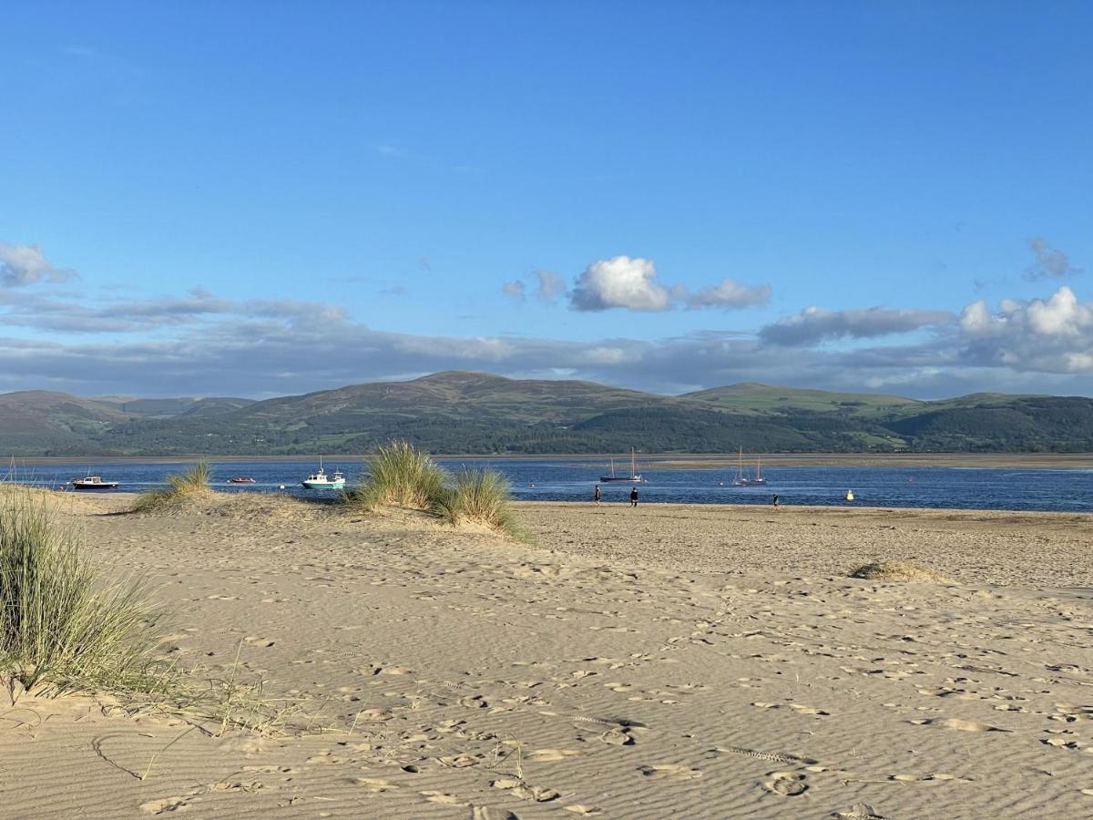 Lovely Seafront 2 Bedroom Apartment 4 Aberdyfi ภายนอก รูปภาพ