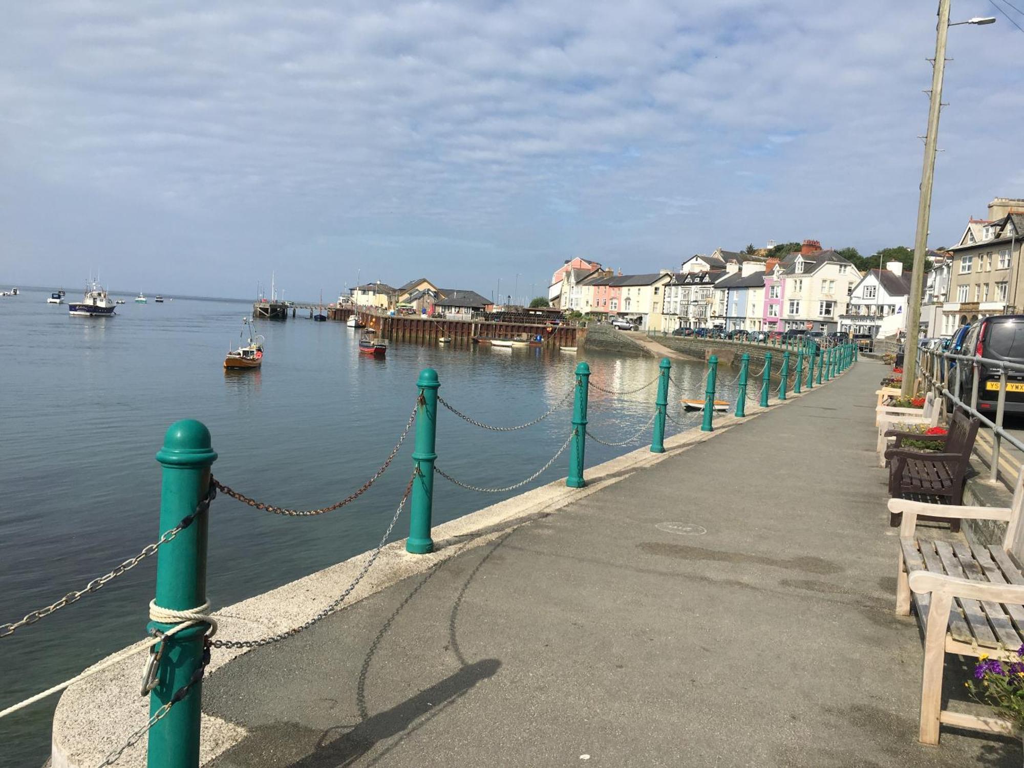 Lovely Seafront 2 Bedroom Apartment 4 Aberdyfi ภายนอก รูปภาพ
